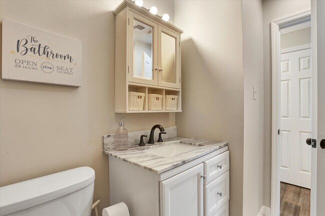 Building Photo - Furnished 4 Bedroom, 2 Bath Brick Home in Savannah