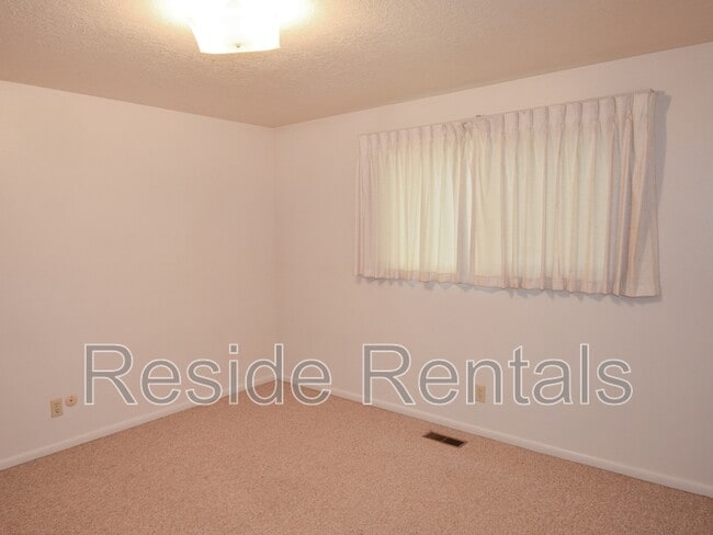 Building Photo - 146 W 1000 N