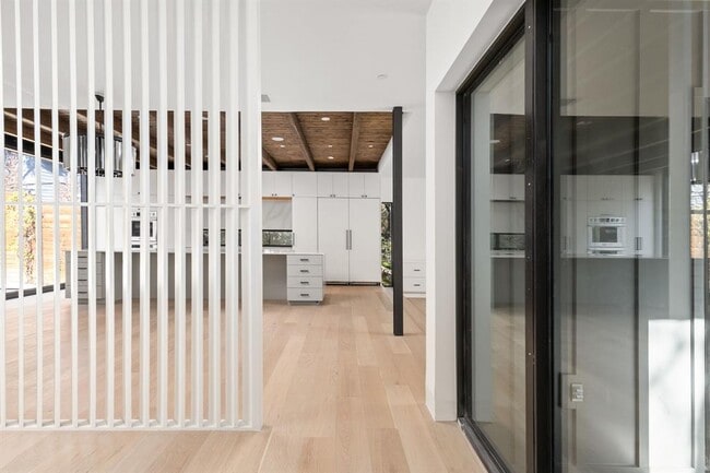 Building Photo - 1603 Chelsea Ln