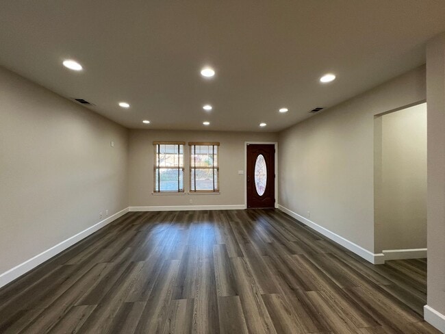 Building Photo - Beautifully remodeled one story house in Blossom Valley! $4700