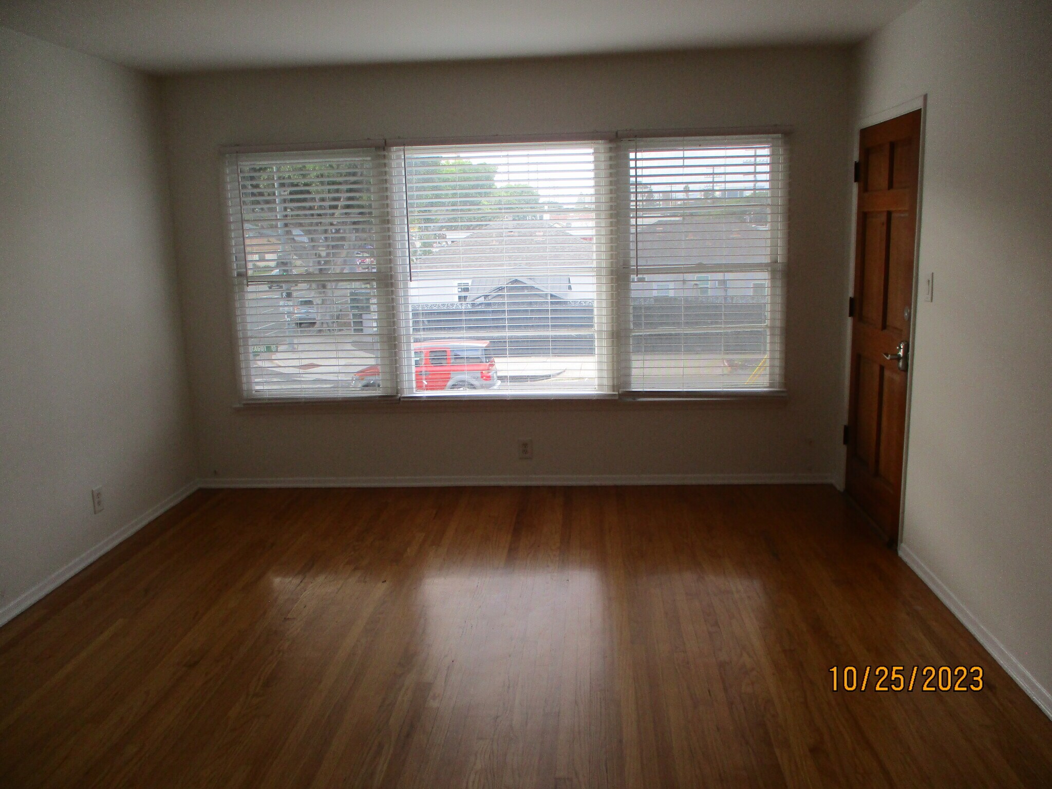 Building Photo - 4400 Overland Ave