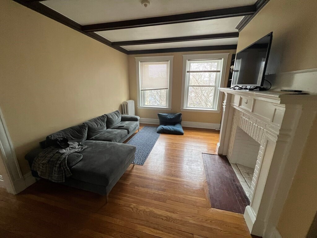 Building Photo - 61 Strathmore Rd