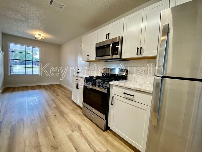 Building Photo - 410 Twin Oak Trail