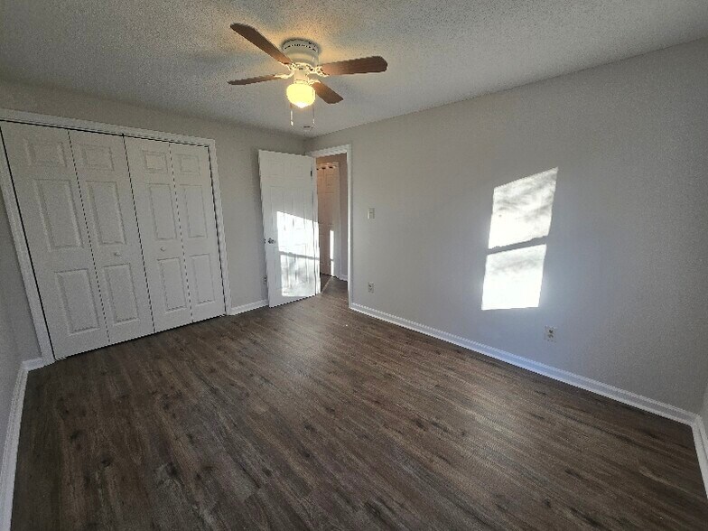 Building Photo - 1321 W May Ave