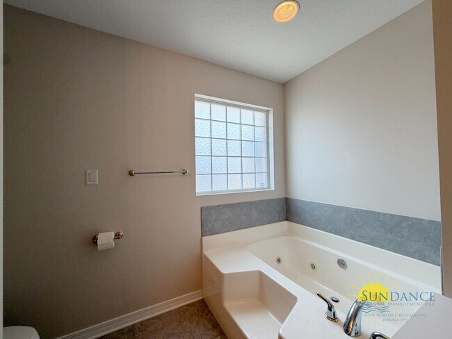 Building Photo - Updated 3BR Home in Gated Bridgeport Colony Near Hurlburt & Eglin AFB!