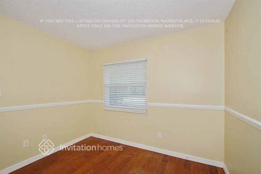 Building Photo - 9 N Aurora Dr