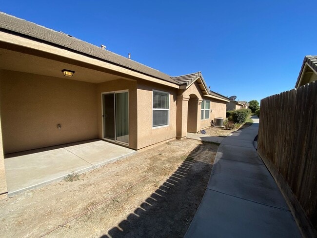 Building Photo - 2109 Bella Oaks Dr