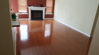 Building Photo - 7063 Elm Ct