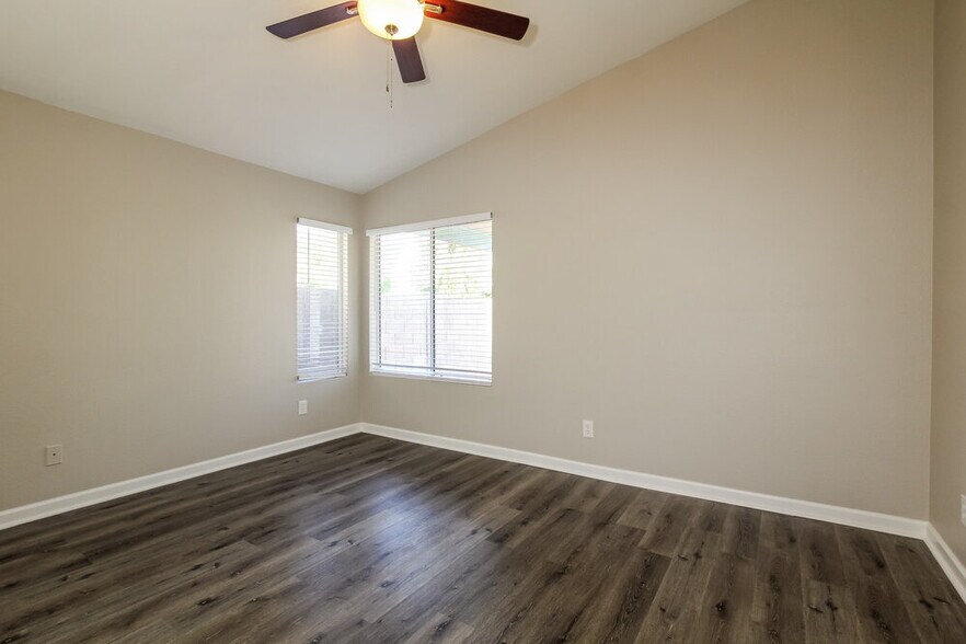 Building Photo - 5035 W Kristal Way