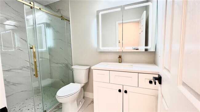 Building Photo - 417 Hillcrest Cmns