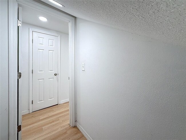 Building Photo - 618 17th Ave S