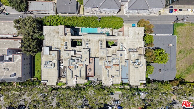 Building Photo - 141 S Linden Dr