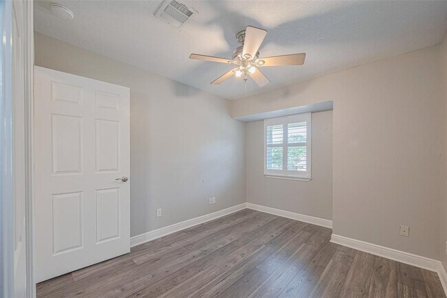 Building Photo - 15803 Locust Grove Dr