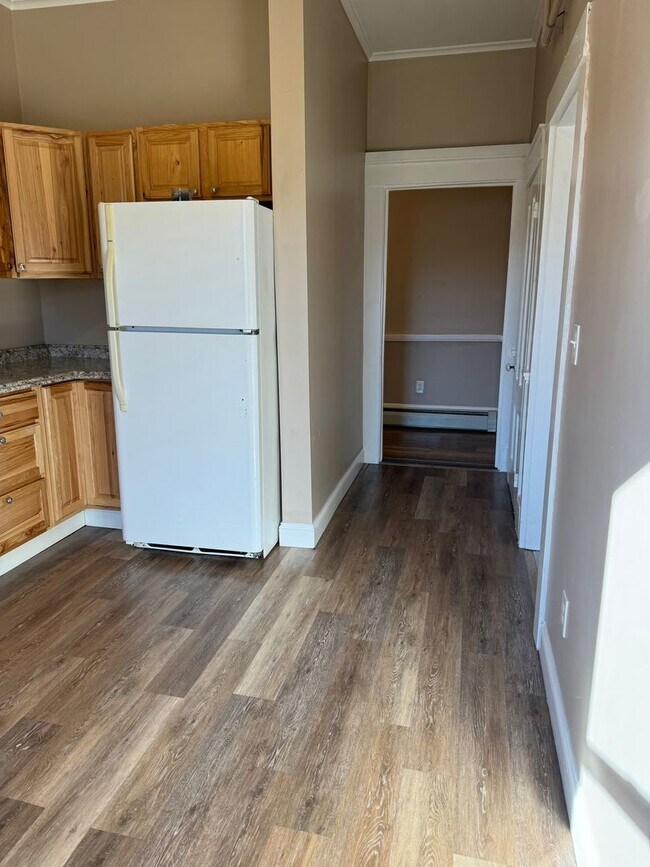 Building Photo - 1 Bedroom Apartment
