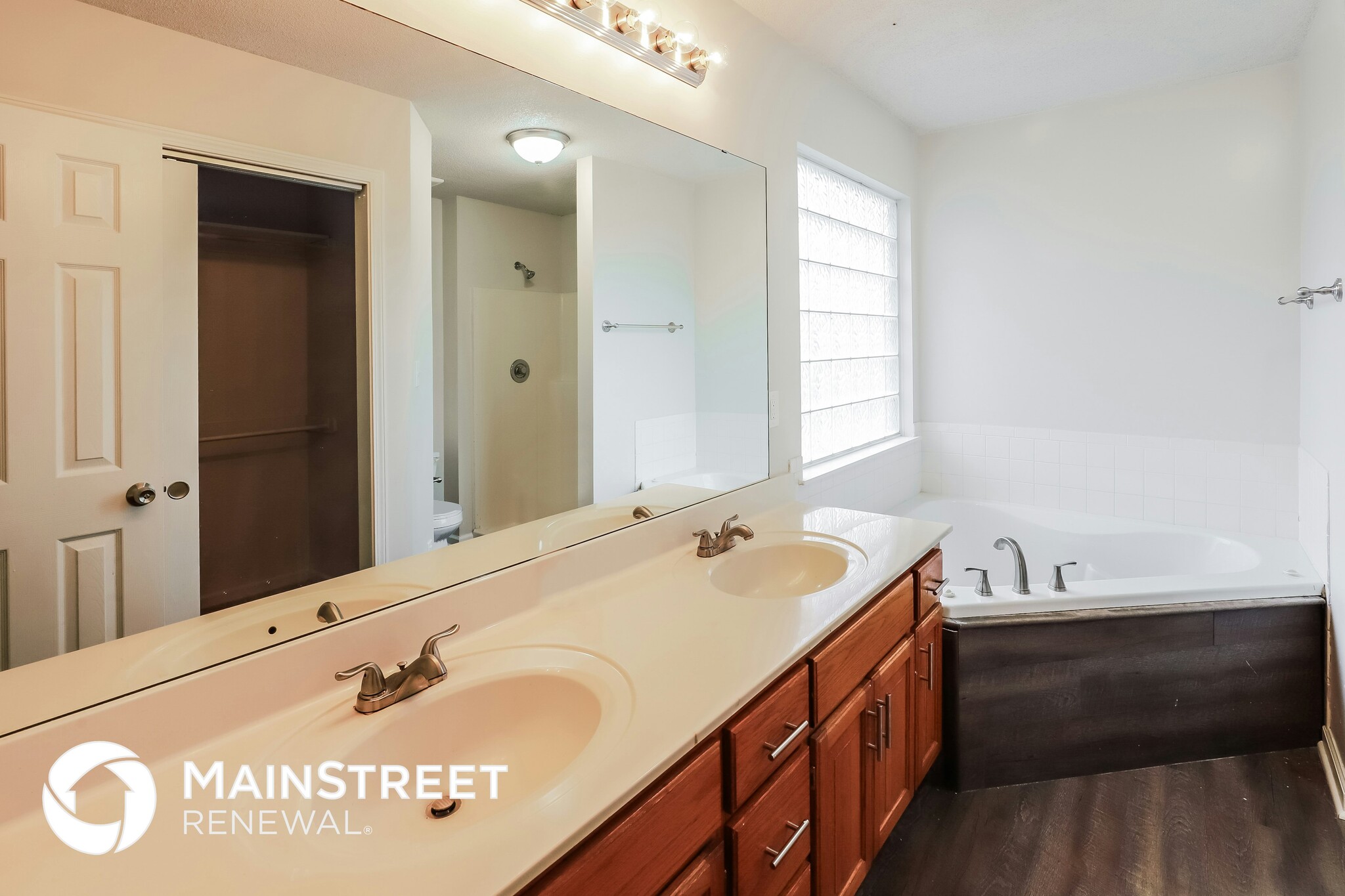 Building Photo - 1495 NW Yankee Dr