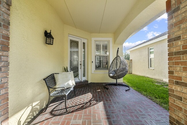 Building Photo - Beautiful 4-Bedroom Pool Home in the Heart of Westchase