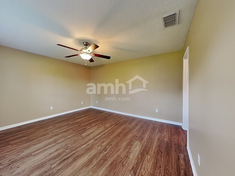 Building Photo - 15601 Sarcee Ct