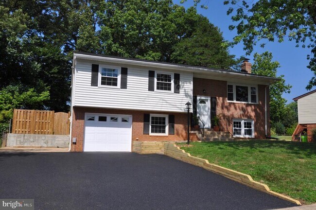 Building Photo - 13831 Delaney Rd