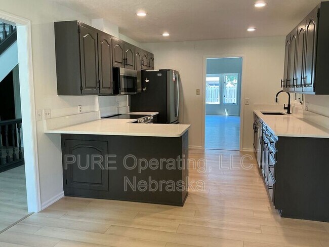 Building Photo - 15527 Mason Cir