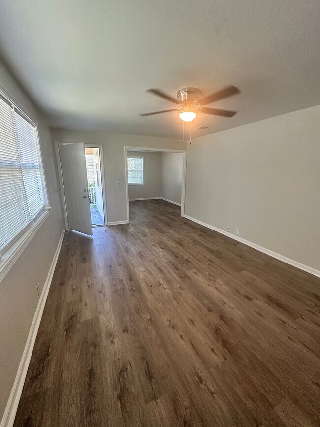 Building Photo - Charming home Close to VSU