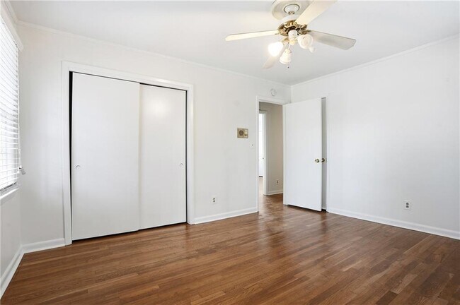 Building Photo - 4165 Williamsburg Dr