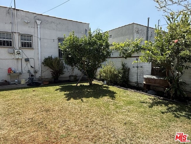 Building Photo - 6565 Arlington Ave