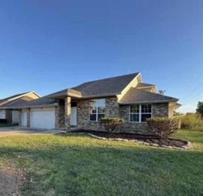 Building Photo - 5 bed/3 bath house