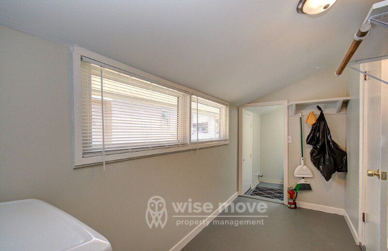 Building Photo - 805 NW Greeley St