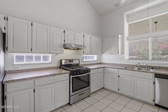 Building Photo - 7239 Desert Jewel Dr