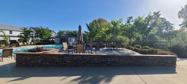 Building Photo - Beautifull Single Family Home in Folsom w/ Solar, Tankless Water Heater, Pool Access, Bonus Room ...
