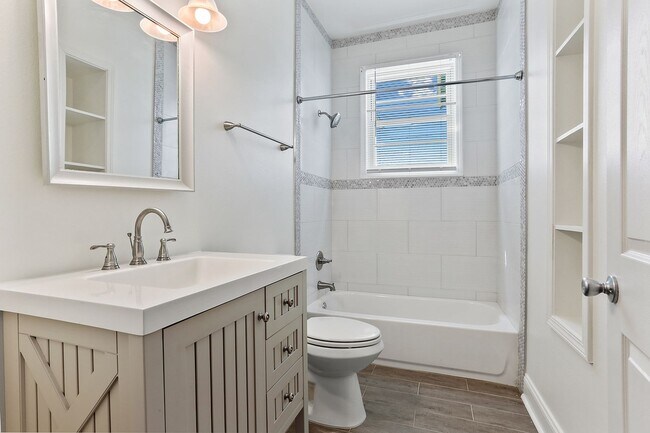 Building Photo - Charming New Orleans Shotgun with Historic...