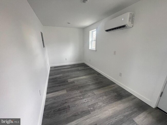 Building Photo - 25 W 33rd St