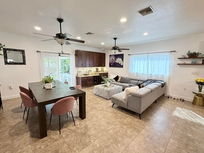 Building Photo - 243 SW 5th St