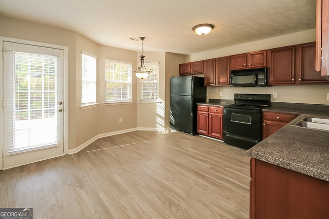 Building Photo - 7 Mineral Springs Ct