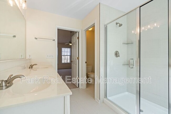 Building Photo - 420 New Parkside Dr