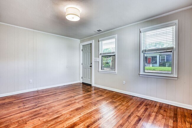 Building Photo - 1412 E 33rd St
