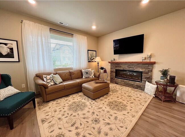 Building Photo - Beautiful Home Ten Trails Community Black Diamond