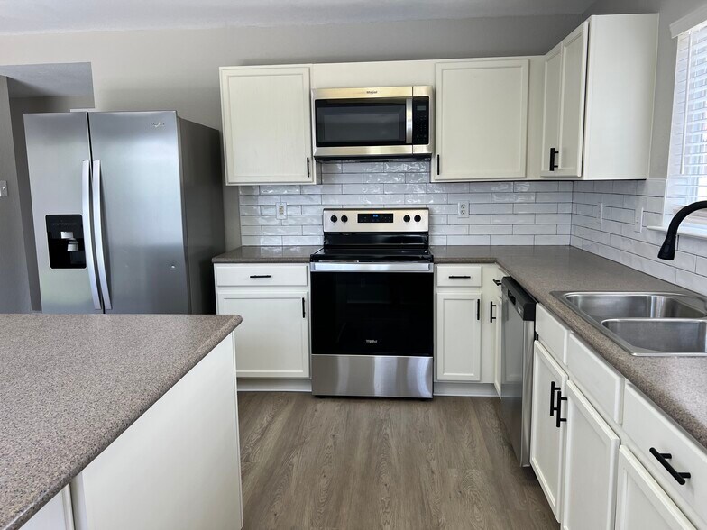 Building Photo - 6814 Knights