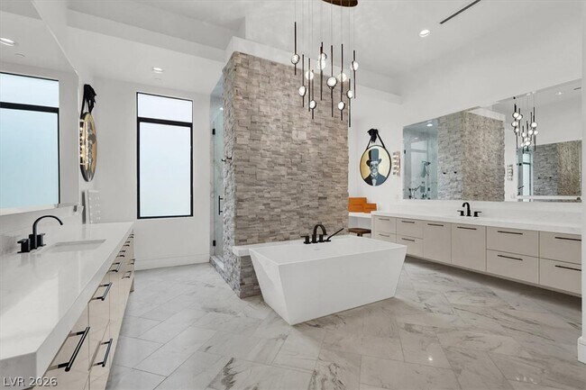 Building Photo - 20 Pebble Hills Ct