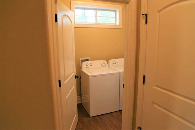 Building Photo - New Home! 5 Bedroom, Bonus Room, 6 Bathrooms