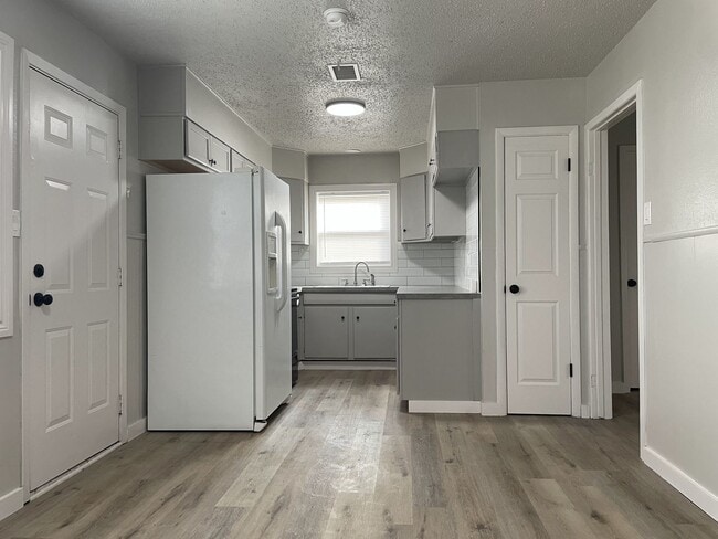 Building Photo - Newly Renovated 3-Bedroom, 2-Bath Home in ...