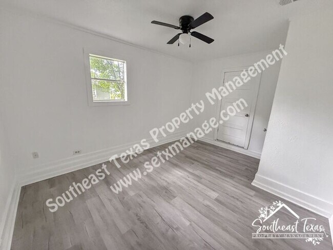 Building Photo - 2325 Butler Dr