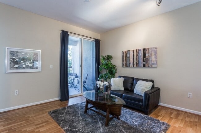 Building Photo - EPIC REA:  2BR/2B Beautiful Condo w/ 2 Parking Spaces in the Heart of Emeryville