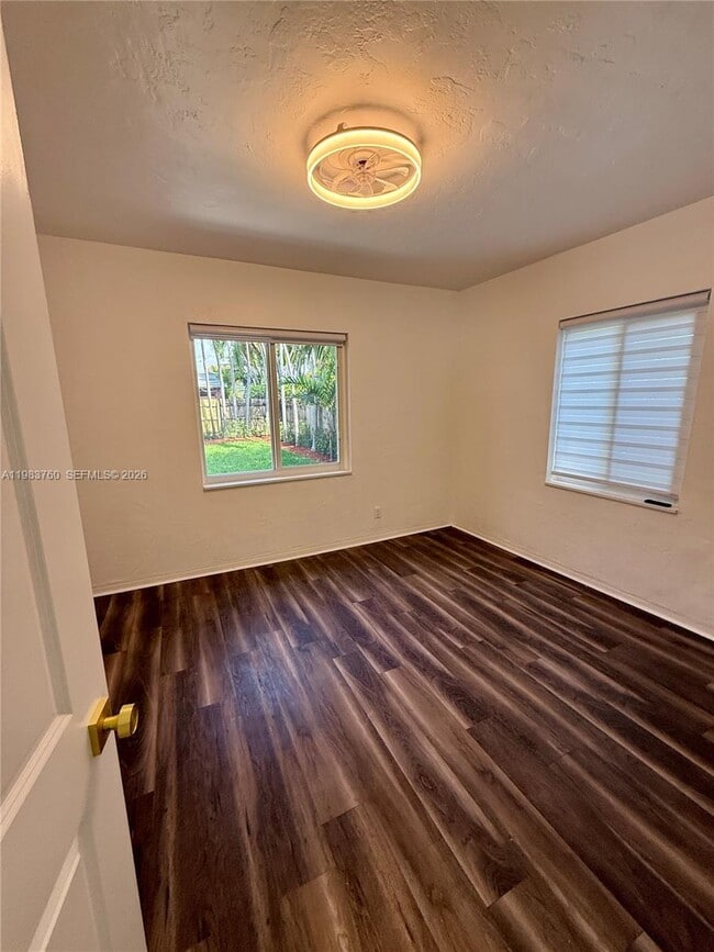 Building Photo - 1215 SW 15th St