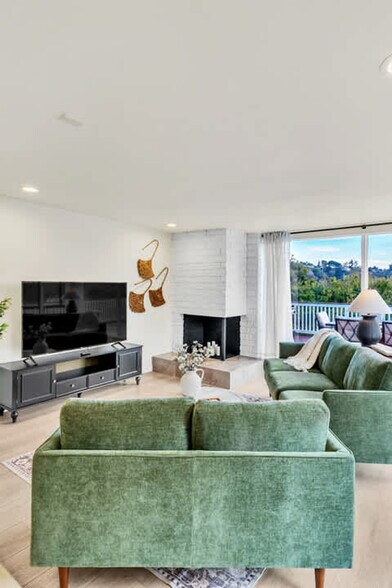 Building Photo - 4853 Twain Ave