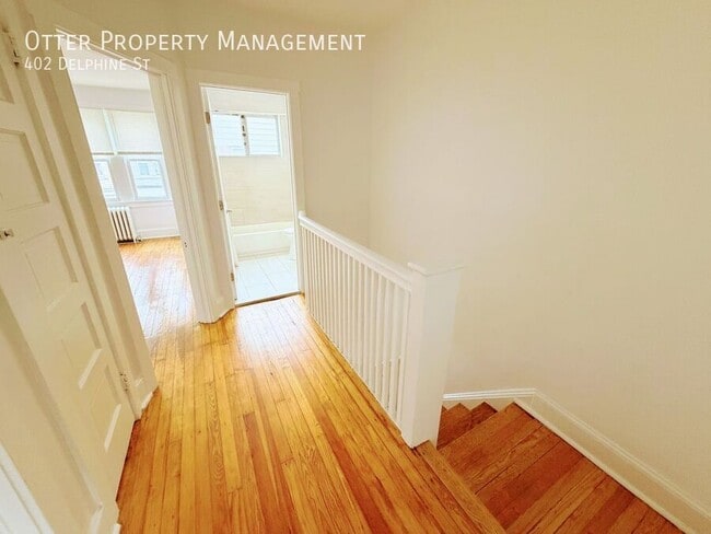 Building Photo - 402 Delphine St