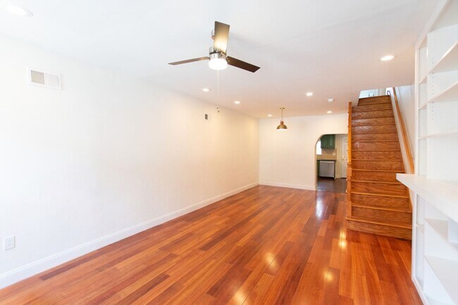 Building Photo - Excellent South Philadelphia Row Home