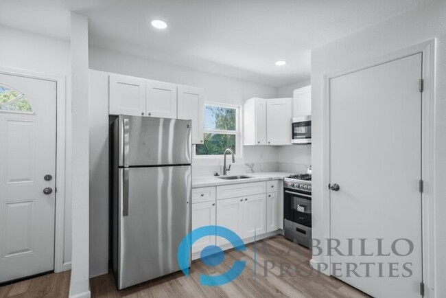 Building Photo - 2527 Tuberose St