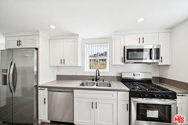 Building Photo - 1267 Vin Scully Ave