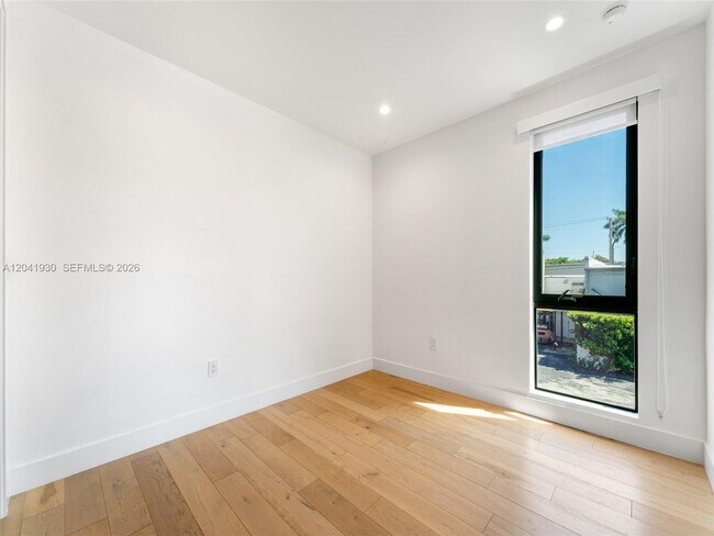 Building Photo - $7,250 227 NW 39th ST